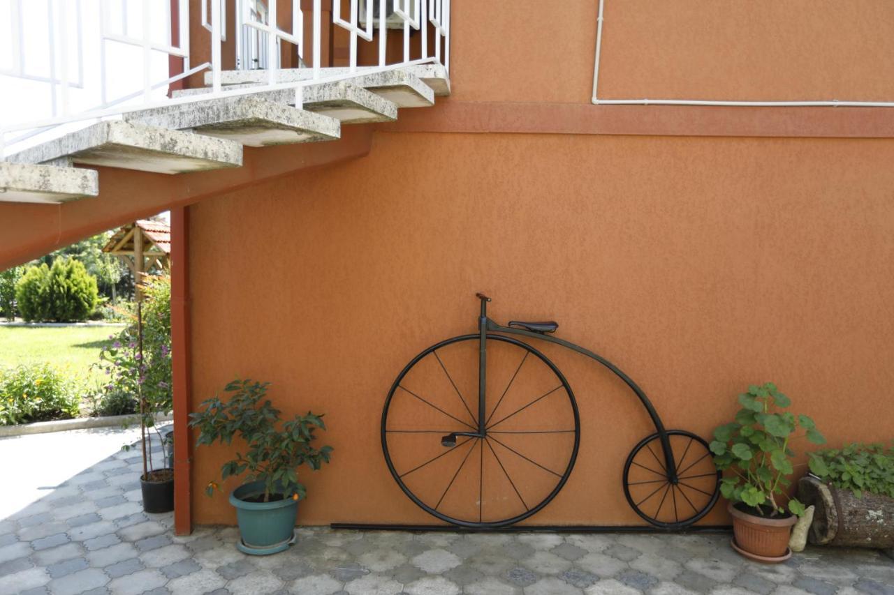 Casa De Khasia Zugdidi ภายนอก รูปภาพ