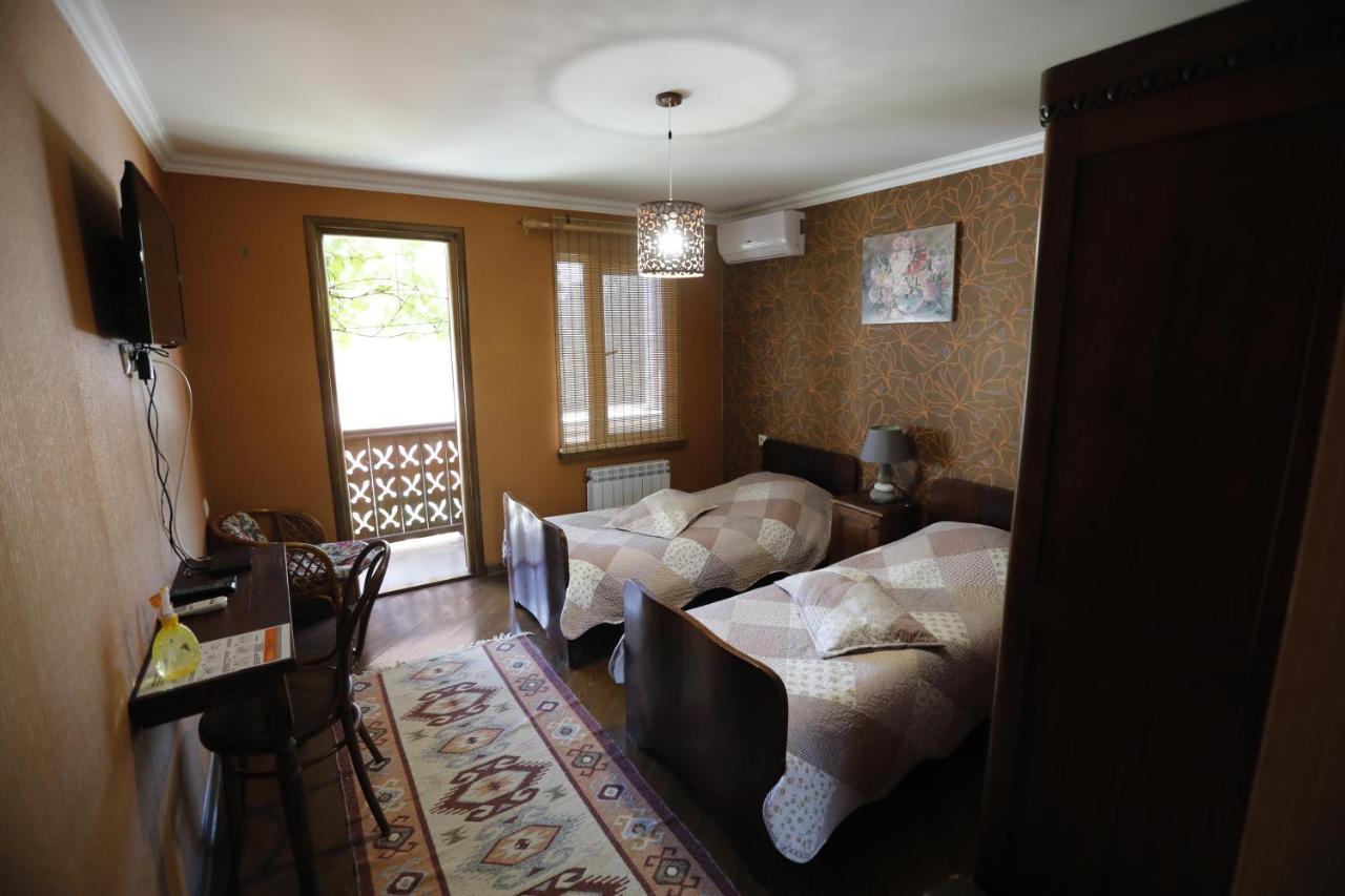 Casa De Khasia Zugdidi ภายนอก รูปภาพ