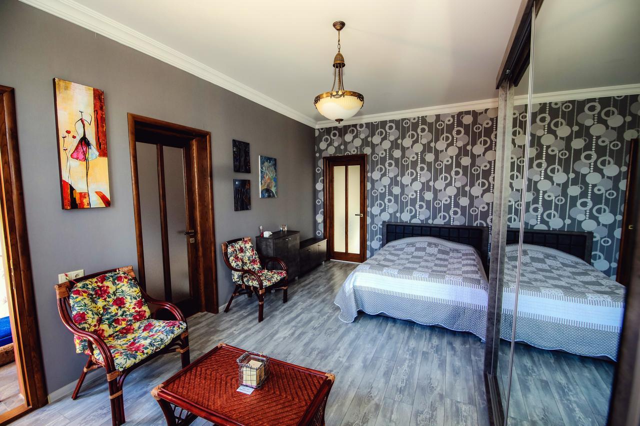 Casa De Khasia Zugdidi ภายนอก รูปภาพ
